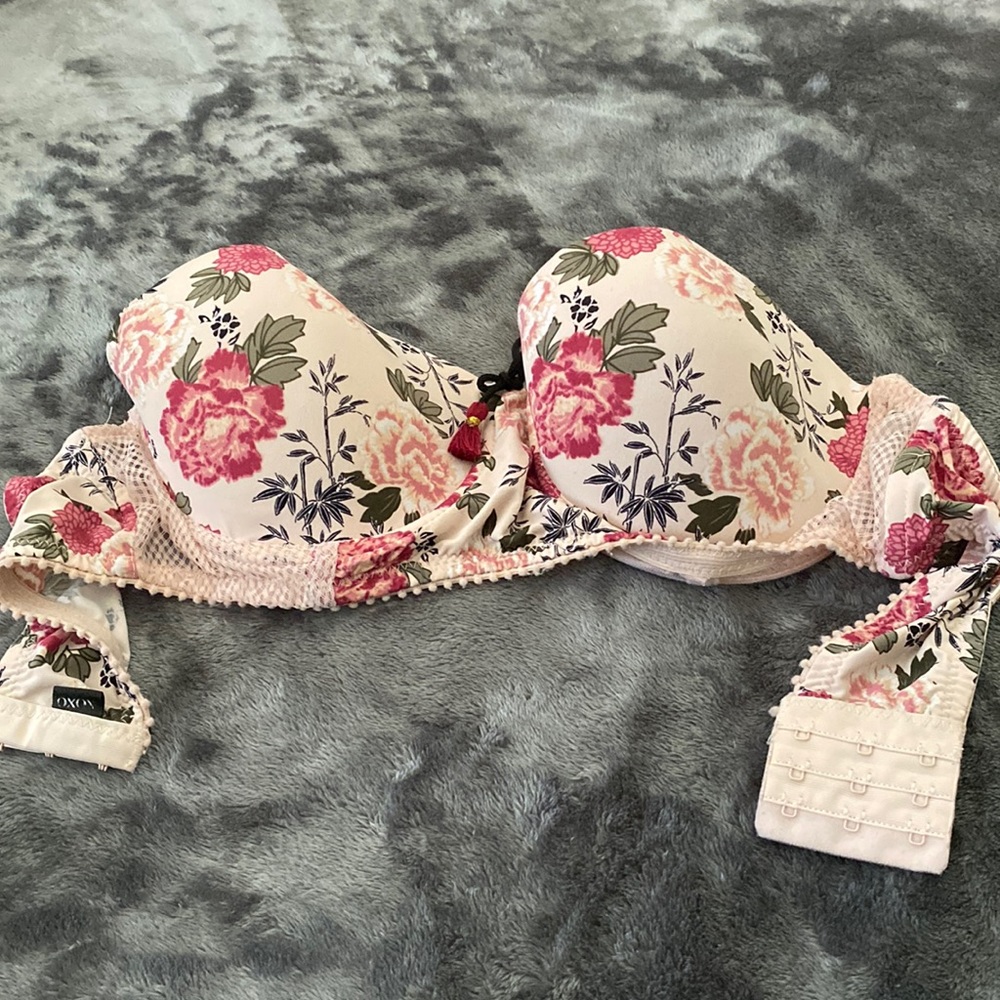 Strapless bra, size 34B.